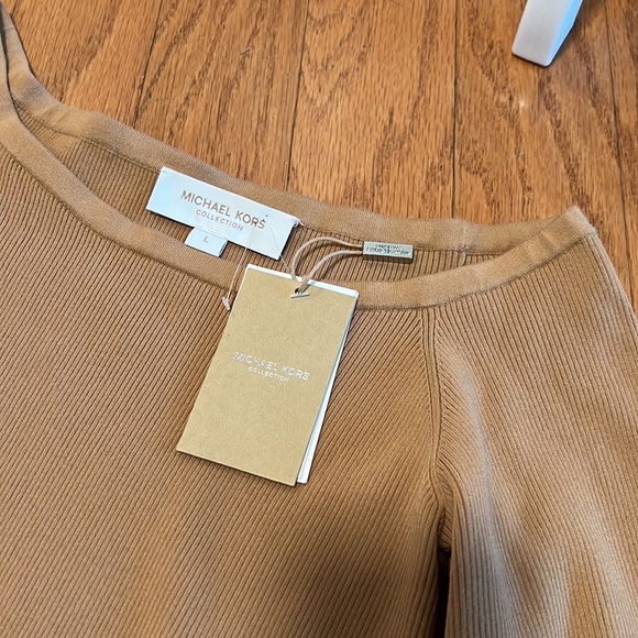 Michael Kors off shoulder Top - Picture 7 of 9